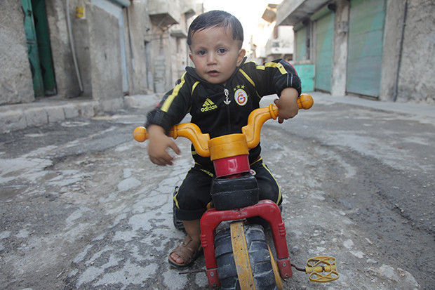 15 yaşında kızları çarmıha geriyorlar