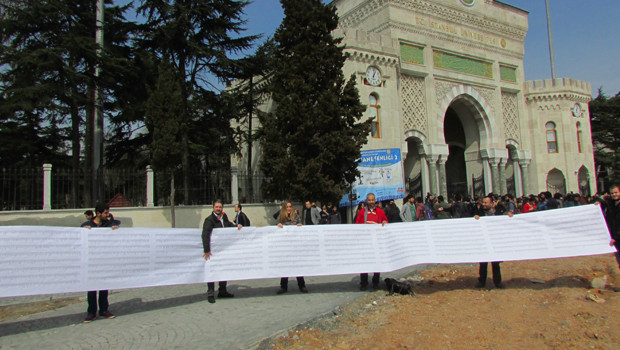 Akademisyenlerden Raşit Tükel için cübbeli eylem