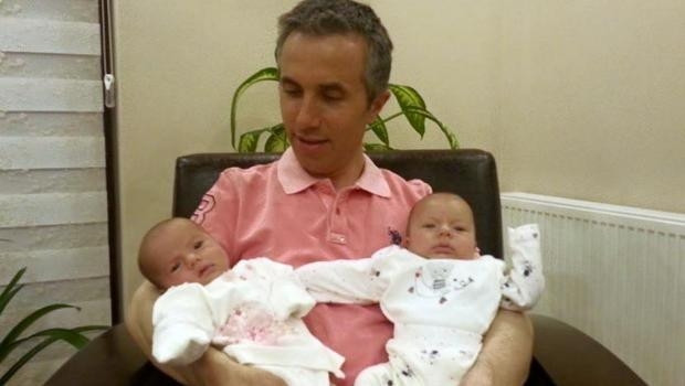 İkiz bebeklerine aşı yaptırmayan savcının hukuk zaferi