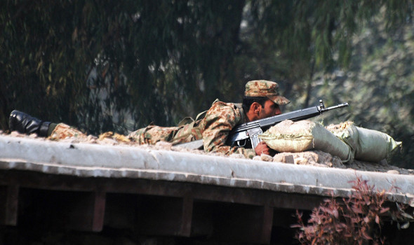 Pakistanda Taliban okul bastı: 148 ölü