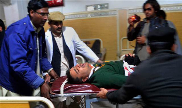 Pakistanda Taliban okul bastı: 148 ölü