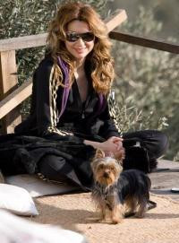 Tarkan’ın sevgilisi marka olma yolunda