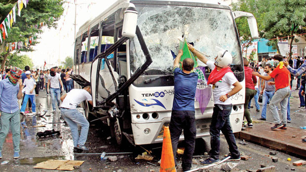 HDP Diyarbakır mitingine bomba