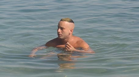 O Yeah Taner kapıdan kovuldu bacadan girdi