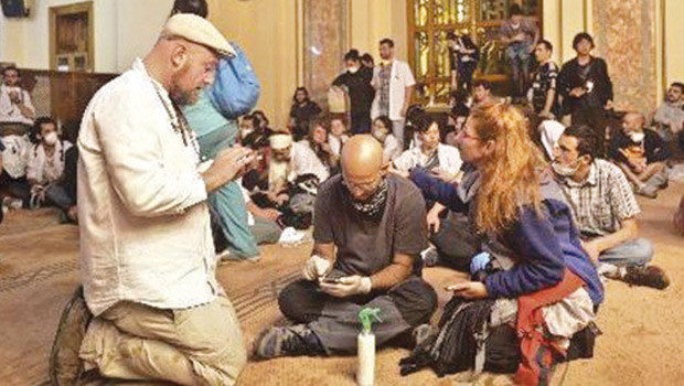 Geziye verdiği kalbine yenildi