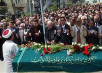 Gözyaşlarıyla uğurlandı