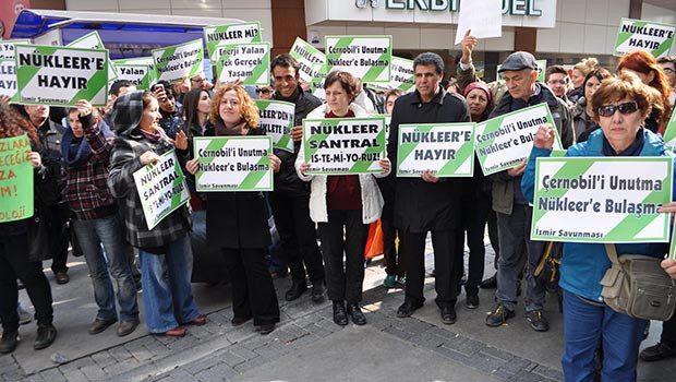 İzmirde Nükleere hayır eylemi