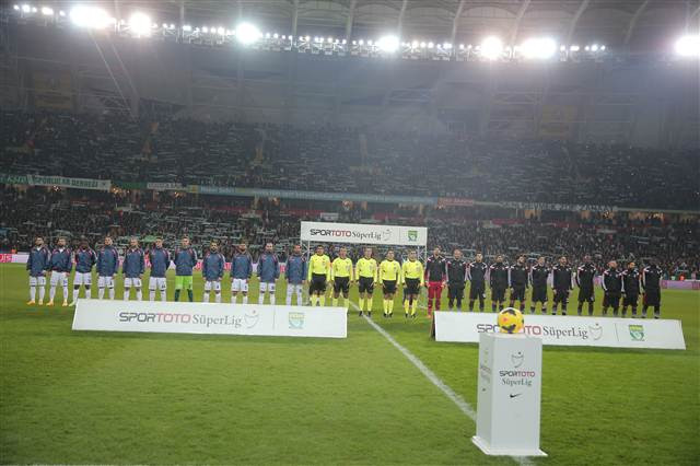 Torku Konyaspor-Beşiktaş maçında facianın eşiğinden dönüldü