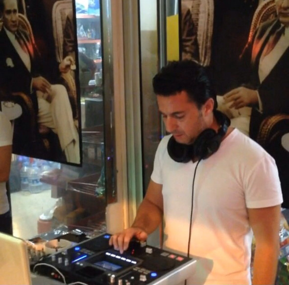 Şişli Belediye Başkanı Hayri İnönü, yılbaşı partisinde DJlik yaptı