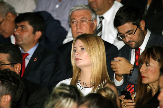 Mischa Barton jet lag oldu