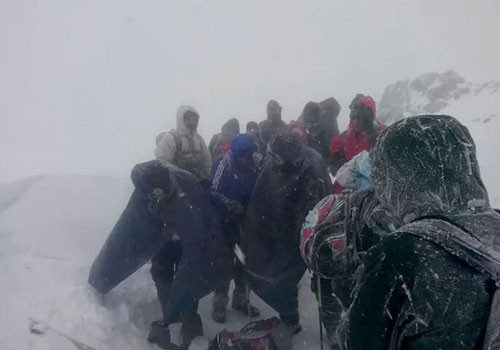 Bozdağda mahsur kalan 19 dağcıya ulaşıldı