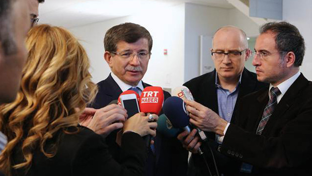 Davutoğlundan YouTube-Twitter ayrımı