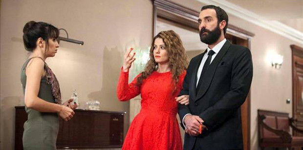 Kertenkele izle - 5. Bölüm Fragmanı: Zehra, sahte evlilik işini iyice abartır