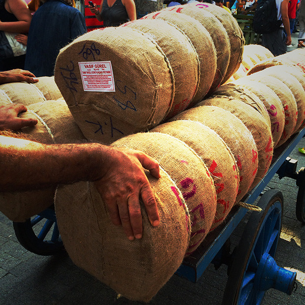 Ada sahillerinde bekliyorum