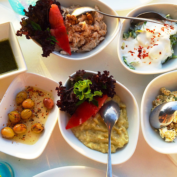 Ada sahillerinde bekliyorum