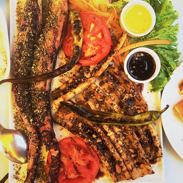 Ada sahillerinde bekliyorum