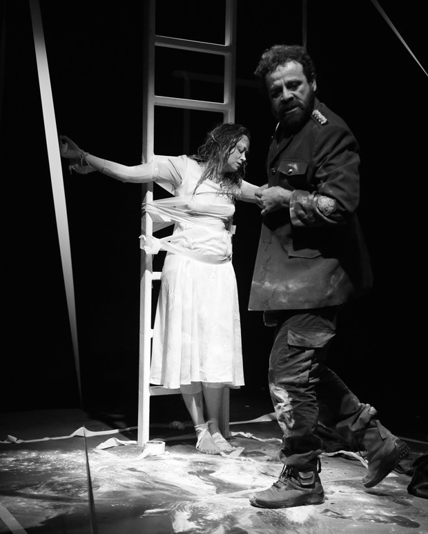 Hayal Perdesi dünyaya açılıyor