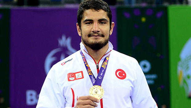 Altın madalya Taha Akgülün