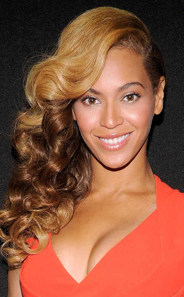 Dalgalı saçlar için pratik modeller