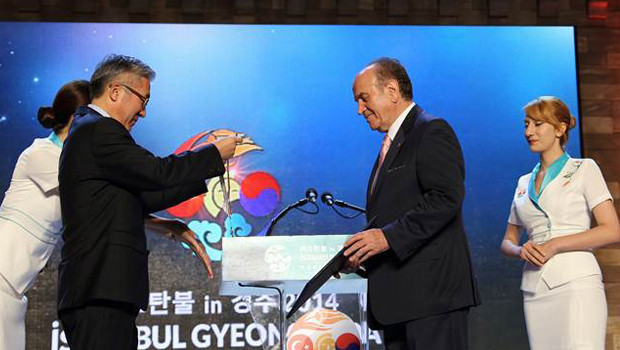 Kadir Topbaşa Kore devlet nişanı verildi