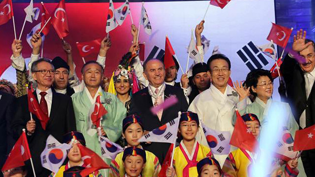 Kadir Topbaşa Kore devlet nişanı verildi