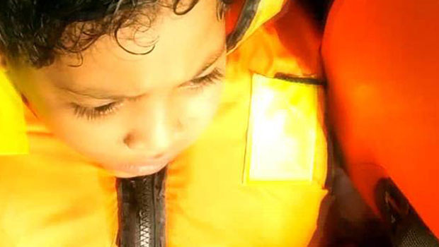 Yunan Sahil Güvenliği mülteci botunu patlattı iddiası