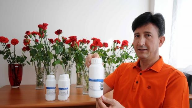 Vazo çiçeklerinin ömrünü uzatan hayat iksiri