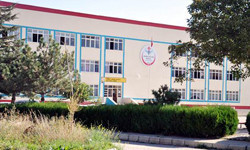 Kızlar-erkekler ayrı yemek yesin uygulaması