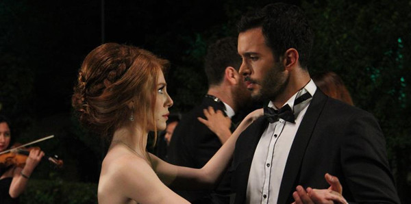 Kiralık Aşk 8.bölüm fragmanı yayınlandı Kiralık Aşk yeni bölümde neler olacak Ömer ve Defne arasında aşk mı başlıyor (FRAGMAN İZLE)
