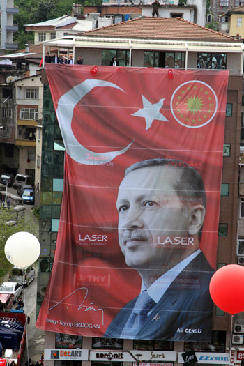Cumhurbaşkanı Erdoğandan Diyanet İşleri Başkanı Mehmet Görmeze: Senin bineceğin Mercedes’in fiyatı ne ya