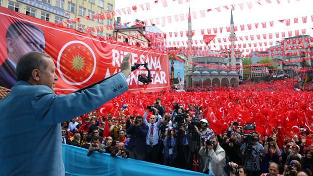 Cumhurbaşkanı Erdoğandan Diyanet İşleri Başkanı Mehmet Görmeze: Senin bineceğin Mercedes’in fiyatı ne ya