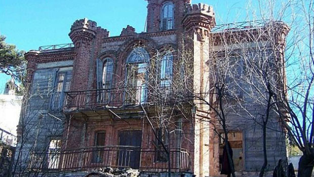 Lev Troçkinin Büyükadada kaldığı ev satılıyor