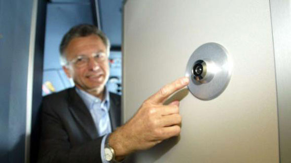 Fransız savcı: İkinci pilot Germanwings uçağını kasten düşürdü