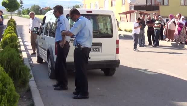 Minik Samet karşıya geçerken can verdi