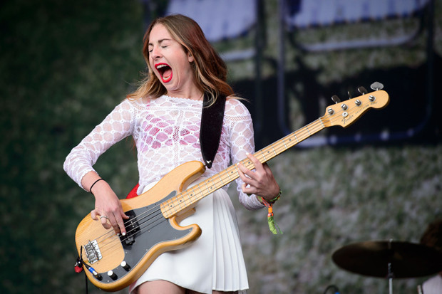 Glastonbury Müzik Festivaline Haim damgasını vurdu