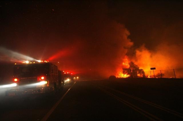 Photo Ed: California fires destroy 1,000 homes