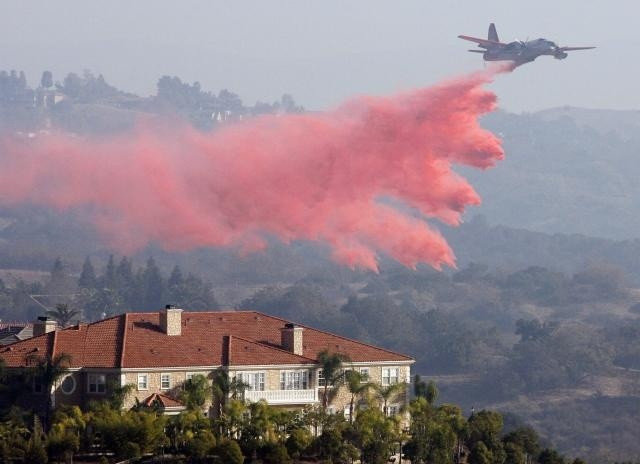 Photo Ed: California fires destroy 1,000 homes