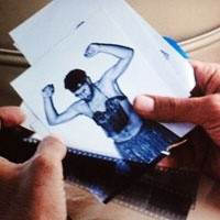 İşte dansöz kıyafetli Kenan