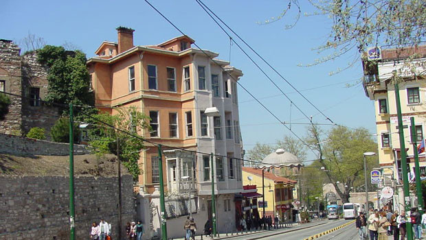 Asırlık konak yeni sahibini bekliyor