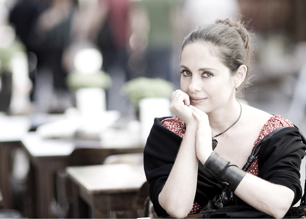 Nilüfer Açıkalın: Karanlıkta Çok Güzelim başucumda demlendi