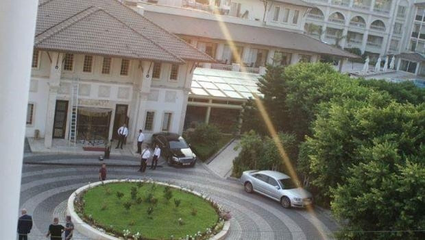 Kıbrısta 5 yıldızlı otele kurşun yağdırdılar