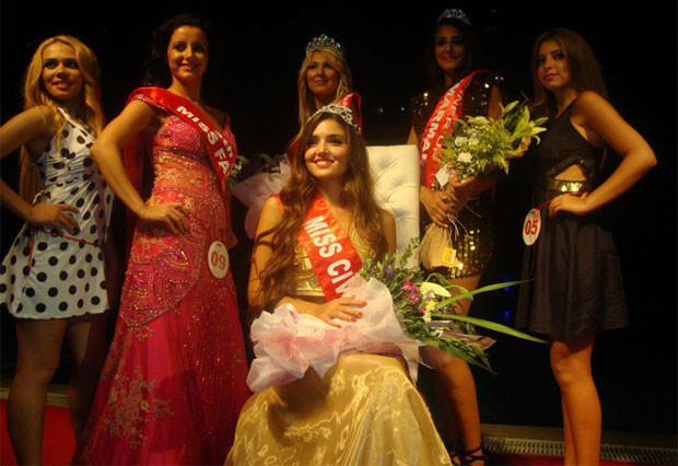 Hande Erçel okula ara verecek