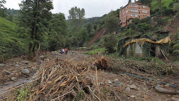 Hopada mahsur kalanlara 100 köylüye 3 gün sonra ulaşıldı