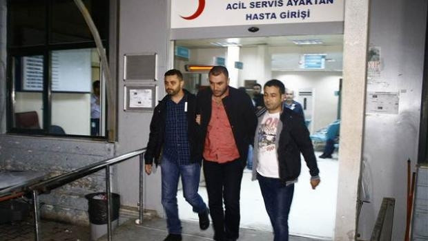 Hürriyet yazarı Ahmet Hakan evinin önünde saldırıya uğradı