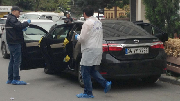 Hürriyet yazarı Ahmet Hakan evinin önünde saldırıya uğradı