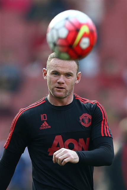 Mesut şov yaptı, Manchester United dağıldı