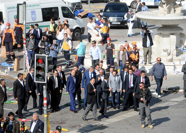 Üç bakan olay yerinde