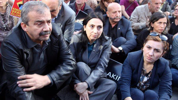 Ankara Garı önünde anma