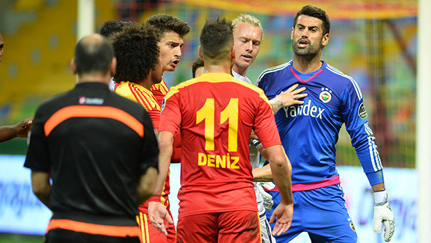 Volkan Demirel ve Furkan Özçal birbirine girdi