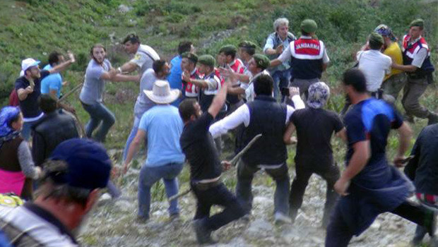 ‘Yeşil Yol’da çalışan iş makinesine ateş açıldı: 1 yaralı